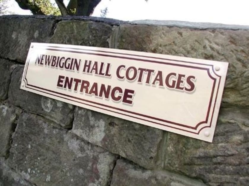 Newbiggin Hall Cottages - Acorn Cottage, Aislaby near Grosmont and Whitby