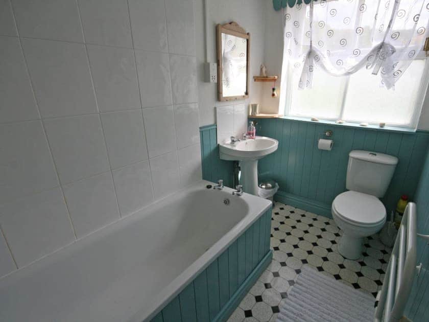 Second floor bathroom, with shower over bath | Cliff Cottage, Staithes near Whitby