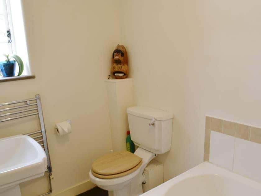 Bathroom | Cottontail Cottage, Thorns near Hawes