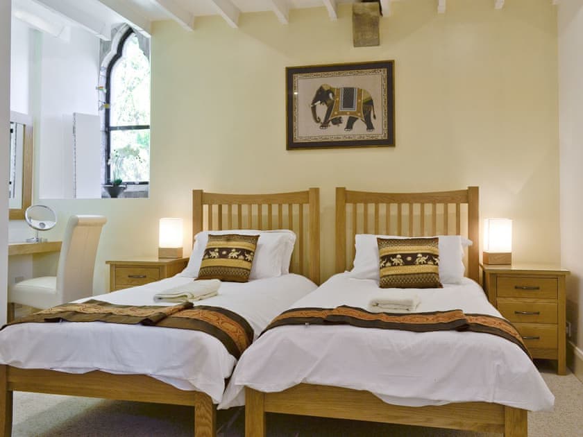 Comfortable ground floor twin bedroom | St John The Baptist Mission Church, Capel Curig