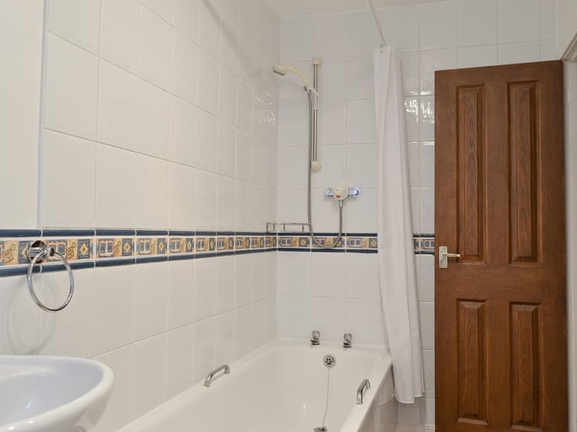 Bathroom | Bobbin Cottage, Keswick