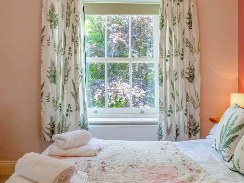 Well presented double bedroom | James’s Cottage, Keswick
