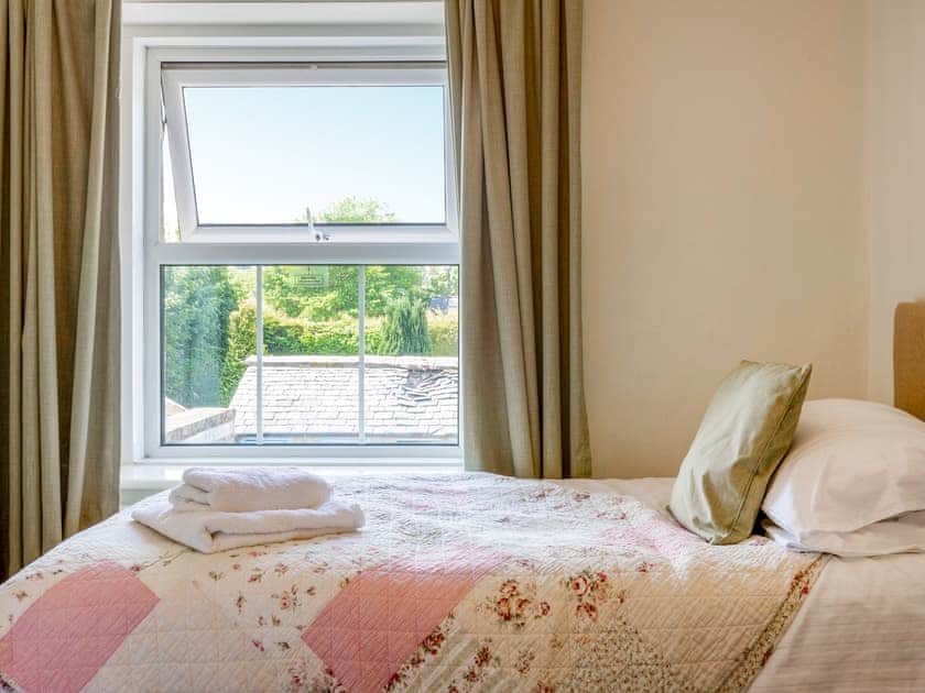 Cosy twin bedroom | James’s Cottage, Keswick