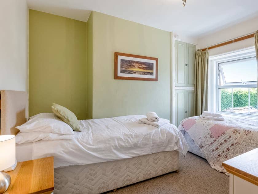 Cosy twin bedroom | James’s Cottage, Keswick