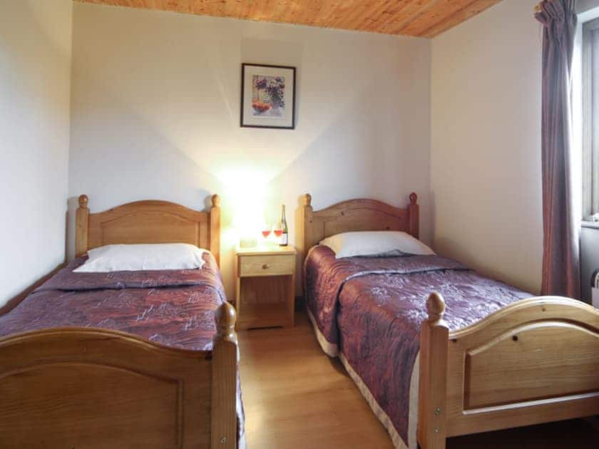 Twin bedroom | Woodside Lodge, Nr. Llandrindod Wells