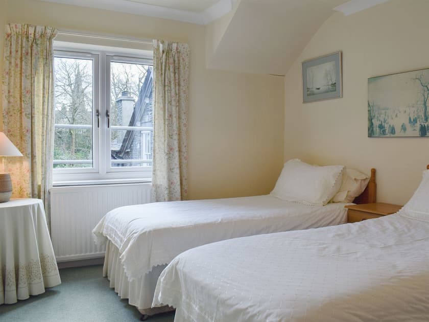 Comfortable twin bedroom | Oaklands, Ambleside