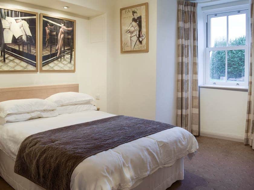 Comfortable double bedroom | 1 Brantfield House, near Bowness on Windermere