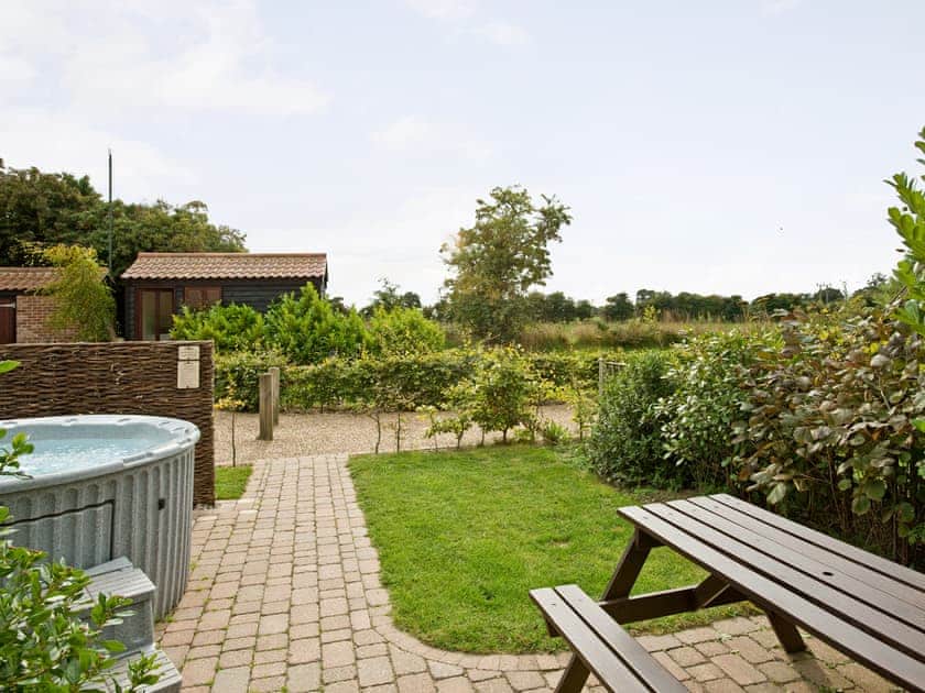 Hot tub | Coriander - Grove Farm Barns, Catfield