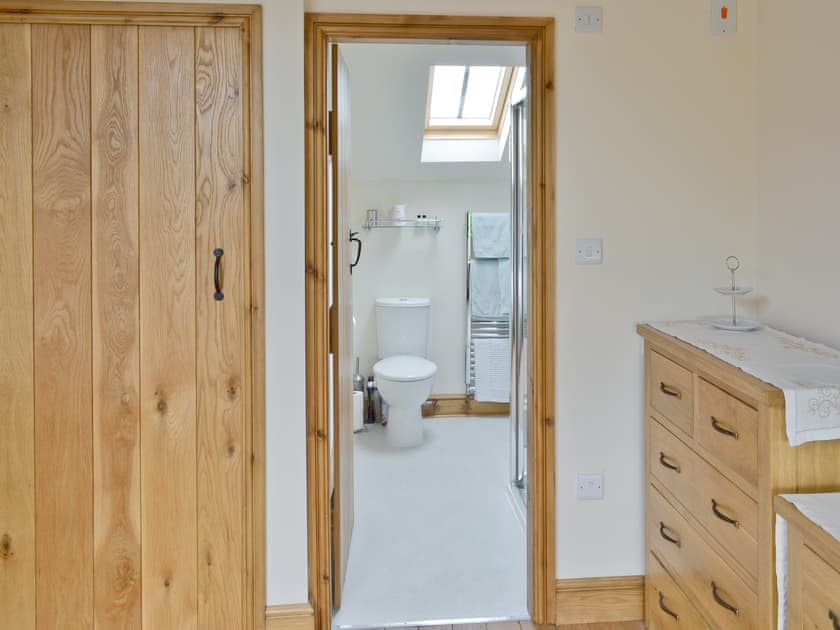 En-suite | Swallows Barn Cottage - Colley Mill Farm, North Rode