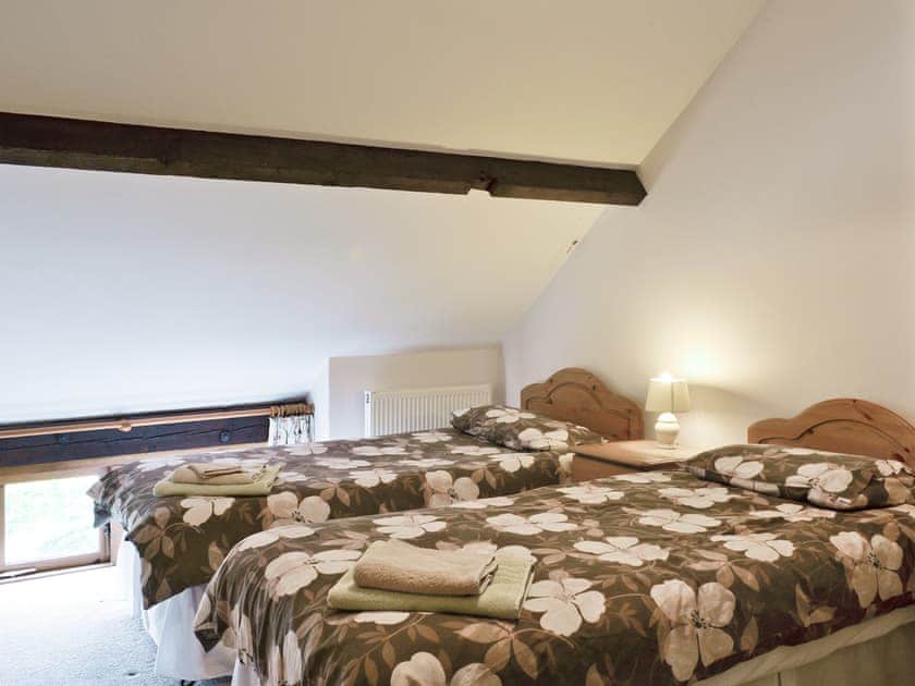 Twin bedroom | Mint, Catfield
