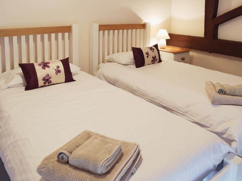 Twin bedroom | Mint - Grove Farm Barns, Catfield