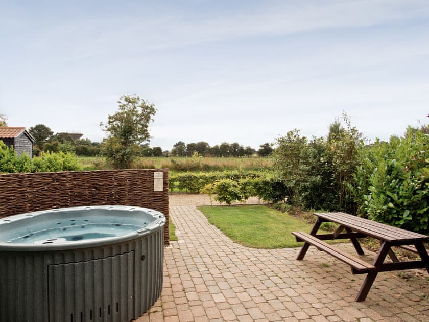 Hot tub | Mint - Grove Farm Barns, Catfield