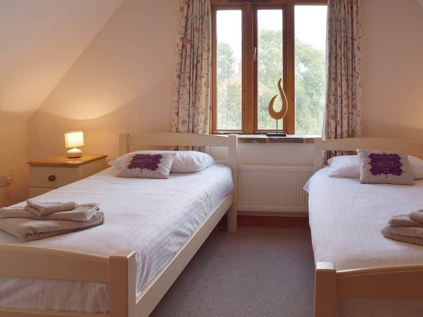Twin bedroom | Sorrel - Grove Farm Barns, Catfield