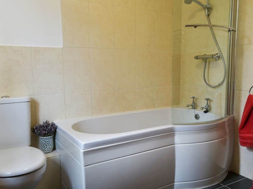 Bathroom | Hollywell Barn, Menheniot, near Liskeard
