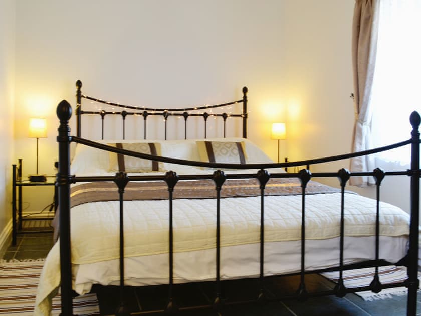 Double bedroom | Wauntwr Cottages -  Bwthyn Bach, Wauntwr, Trelech