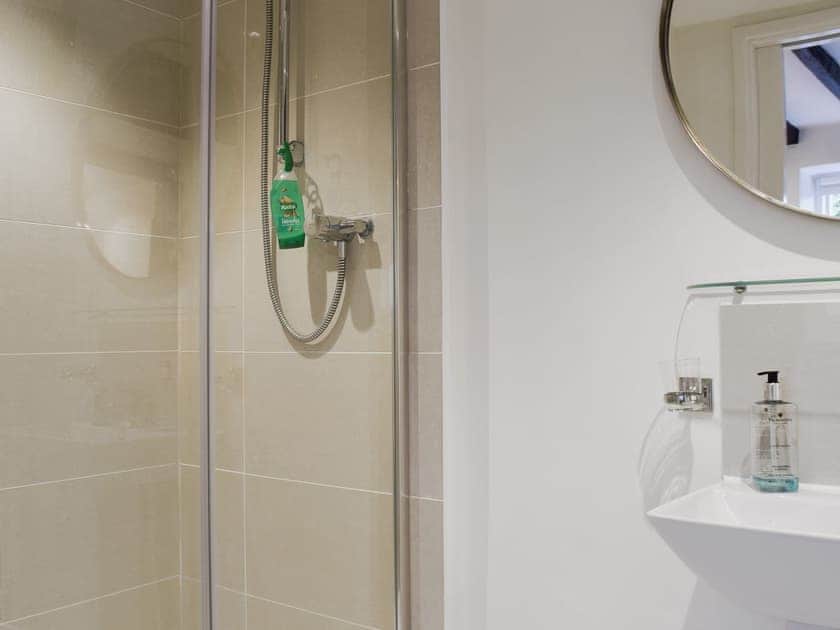 Shower room | 4 The Plosh, Keswick