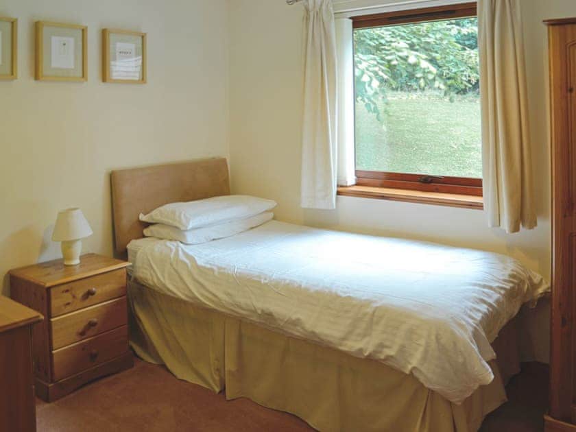 Single bedroom | Inzievar - Lime Tree Cottage, Oakley, nr. Dunfermline