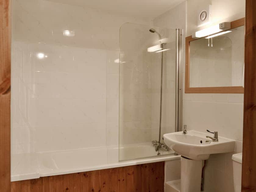 Bathroom | Rose Cottage, Winterbourne, Steepleton