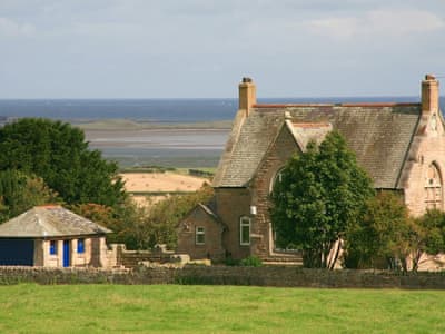Lindisfarne View Cottages In Bamburgh Holy Island