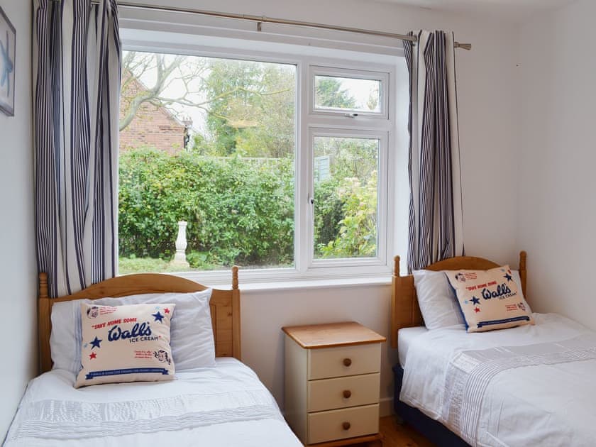 Twin bedroom | Coastal Hideout, Wells-next-the-Sea