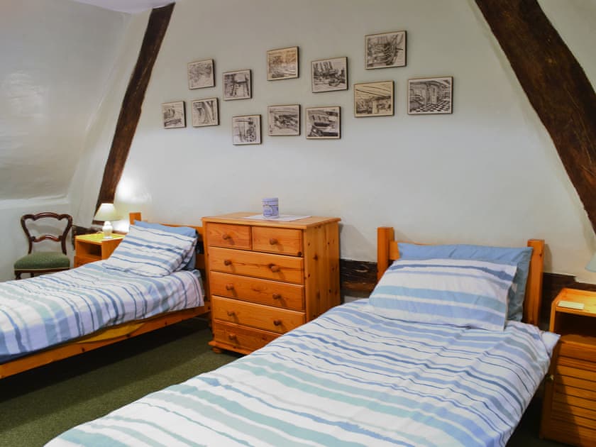 Twin bedroom | October Cottage, Aughton, nr. Marlborough