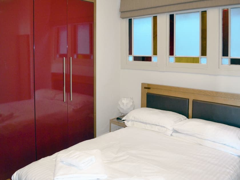 Comfy bedroom | Dart View, Apartment 1, Dartmouth
