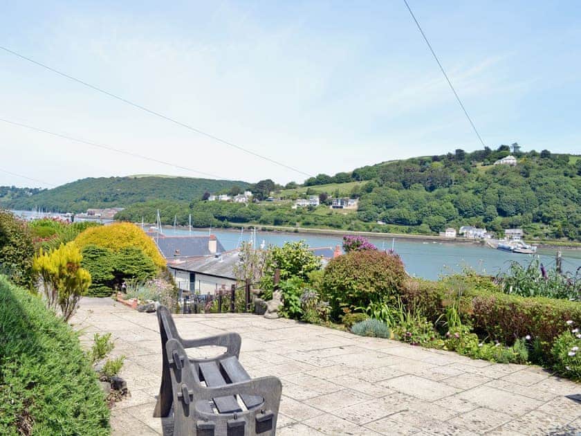 Front garden and sitting out area | Sandquay Road 9, Dartmouth
