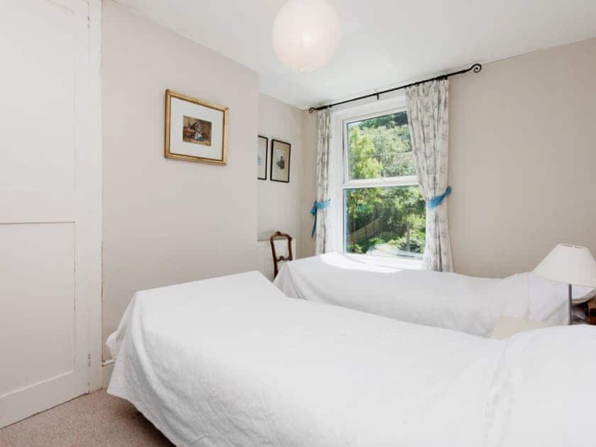 Comfortable twin bedroom | Cranmere, Salcombe