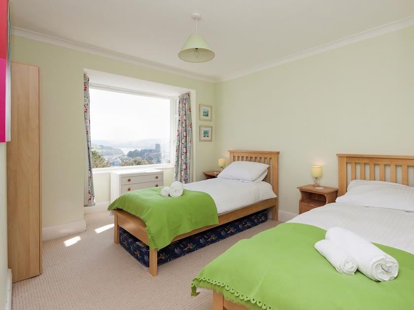 Twin bedroom | End House, Salcombe
