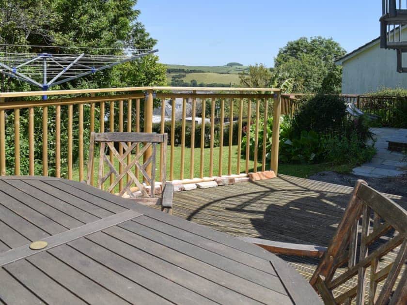 Sunny decked area with outdoor furniture and BBQ | Rockvale 2, Salcombe