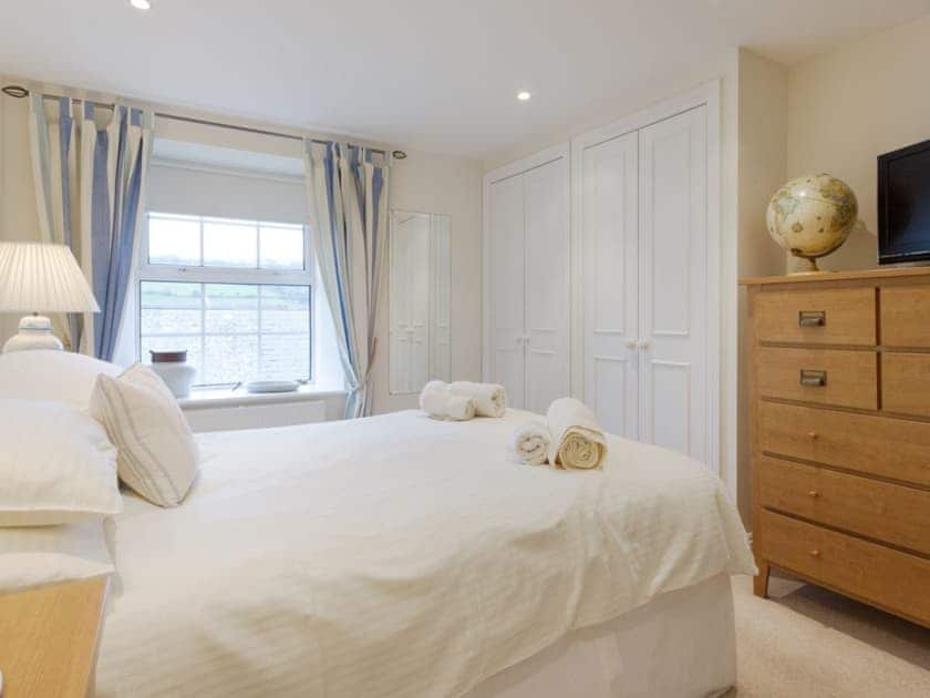 Second double bedroom with fitted wardrobes | Upper Sheldon House, Salcombe