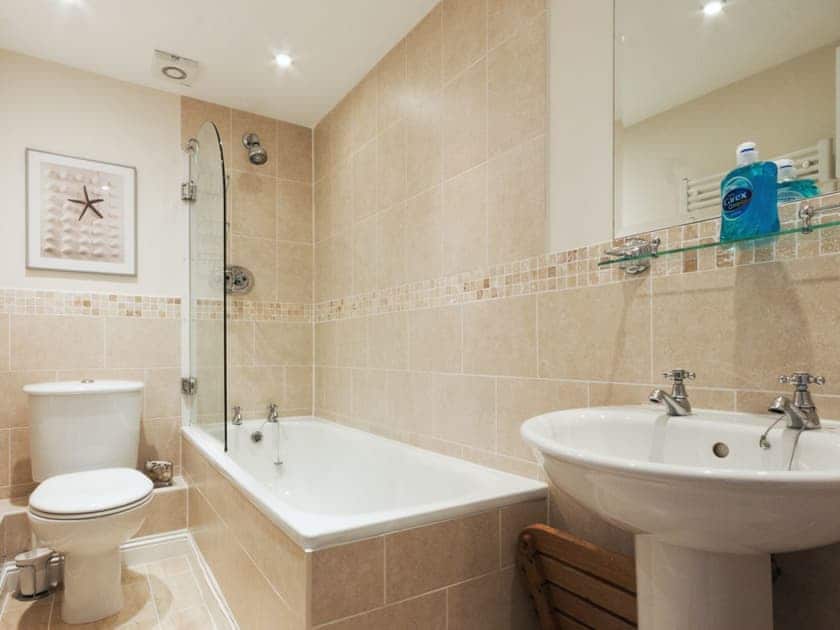 Well presented bathroom | Upper Sheldon House, Salcombe