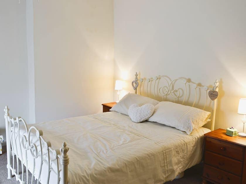 Double bedroom | Jug and Glass Cottage, Nether Langwith, nr. Mansfield
