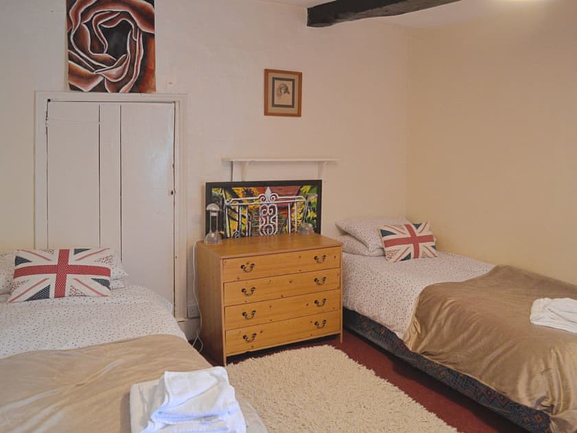 Twin bedroom | The Farmhouse, Newent