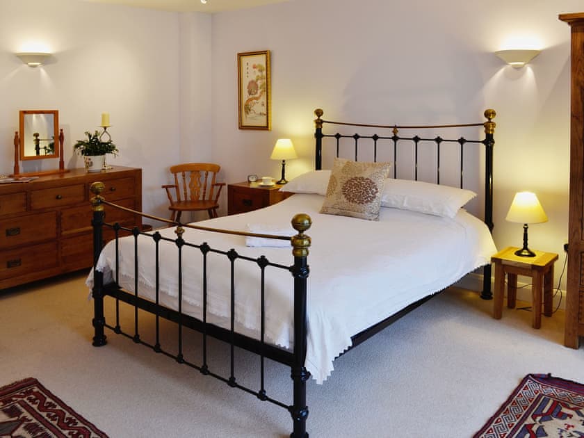 Double bedroom | Pendewey Farm Cottages - The Coach House, Bodmin