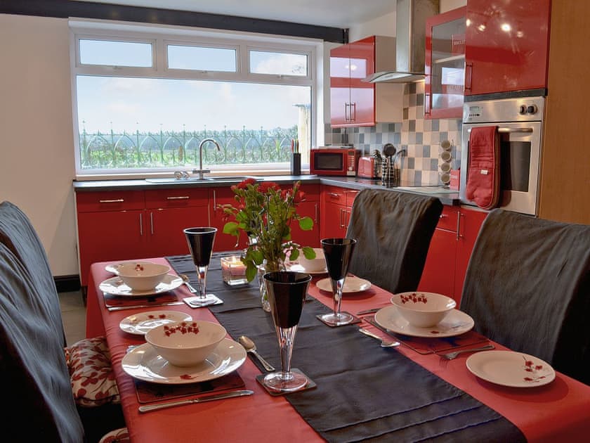 Kitchen/diner | Bont Cottage, Kidwelly
