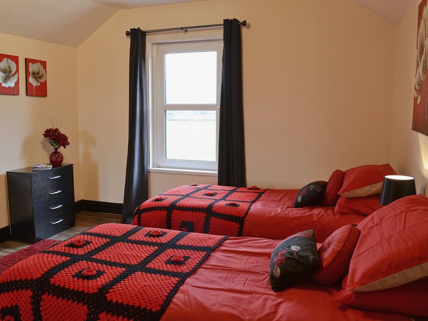 Twin bedroom | Bont Cottage, Kidwelly