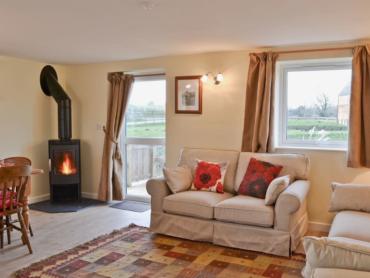 The Wagon Lodge - Holiday lodge in Southern England - Image 2