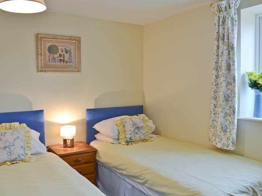 Twin bedroom | Romney Cottages - The Wagon Lodge, Peasmarsh, nr. Rye