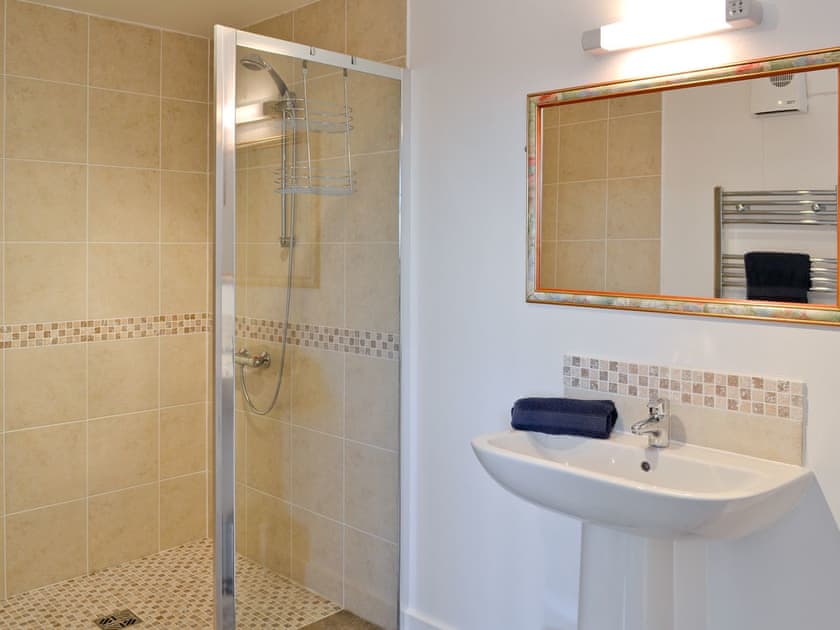 Shower room | Romney Cottages - The Wagon Lodge, Peasmarsh, nr. Rye