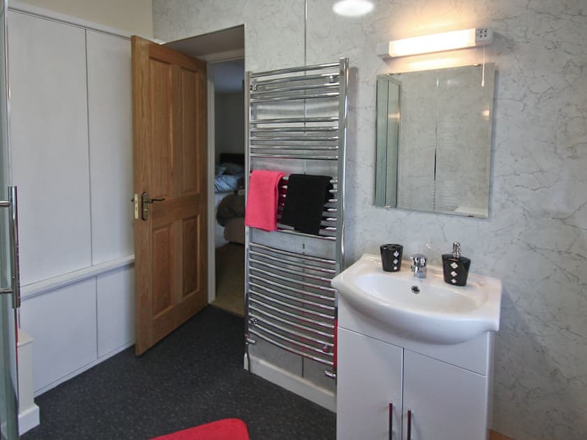 Shower room | Cob Cottage, Llanddewi Brefi