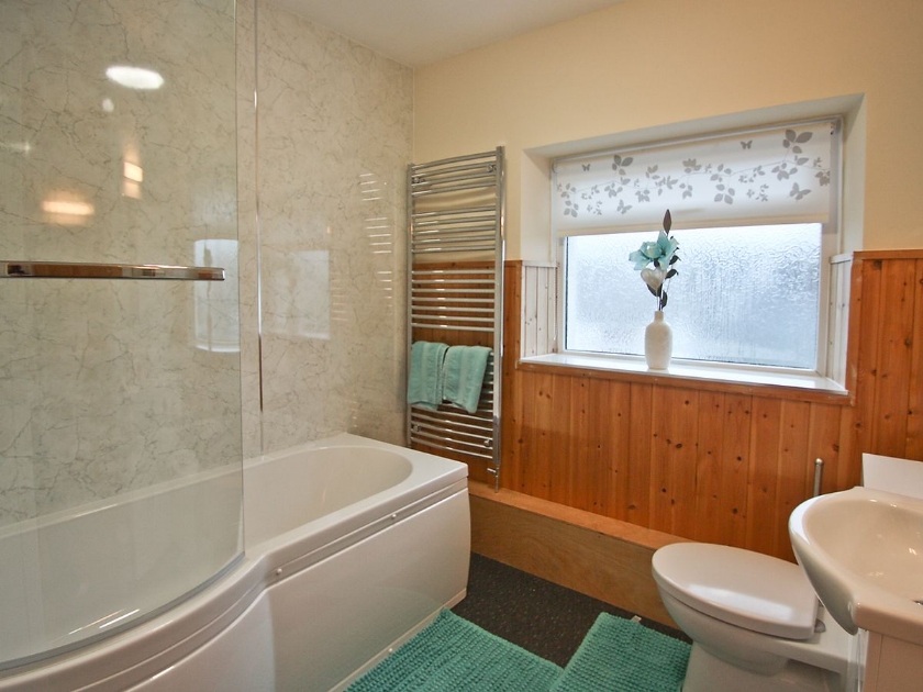 Bathroom | Cob Cottage, Llanddewi Brefi