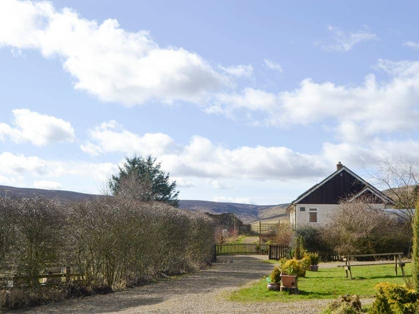 Appealing holiday home in rural location | Rowan Cottage - Whitelee Farm, Bryness, near Otterburn