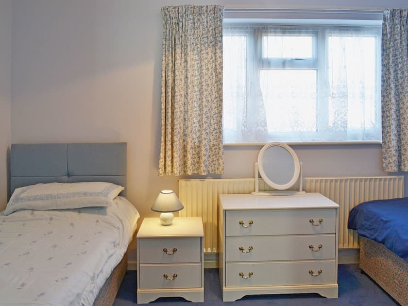 Twin bedroom | Sea Breeze, Hopton-on-Sea, nr. Great Yarmouth
