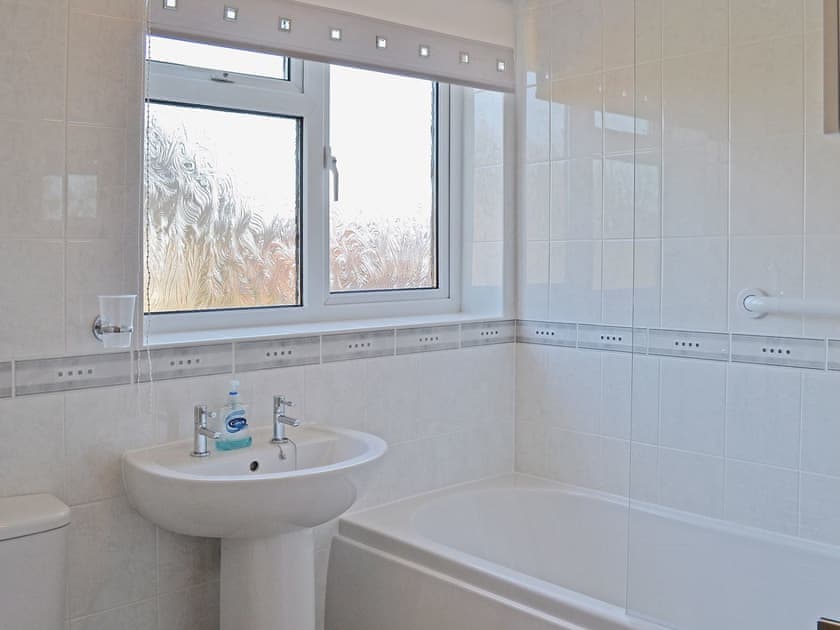 Bathroom | Sea Breeze, Hopton-on-Sea, nr. Great Yarmouth