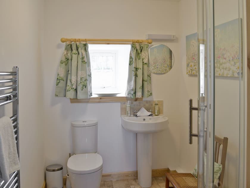 Bathroom | Paterson Cottage, Heights of Kilcoy, Muir of Ord