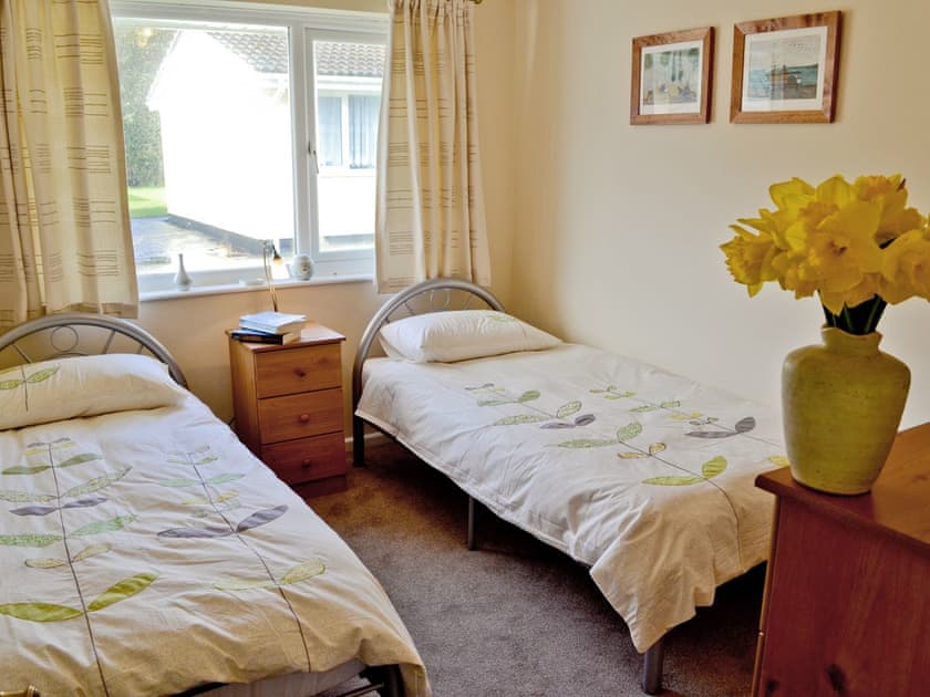 Twin bedroom | Stone The Crows, Liskeard