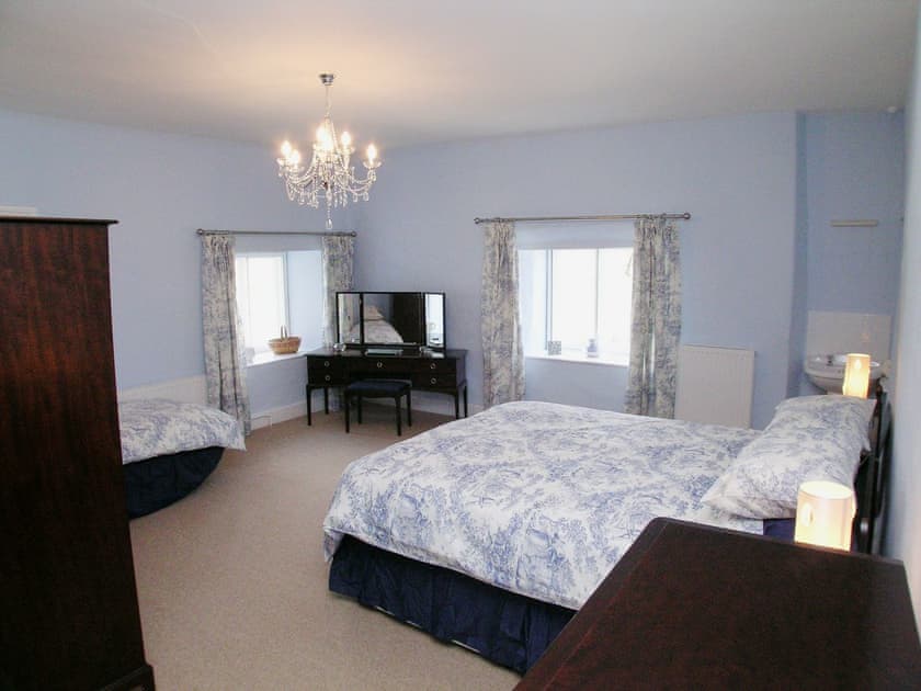 Twelve Oaks Holiday Cottages - Twelve Oaks Farmhouse, Teigngrace, nr. Newton Abbot