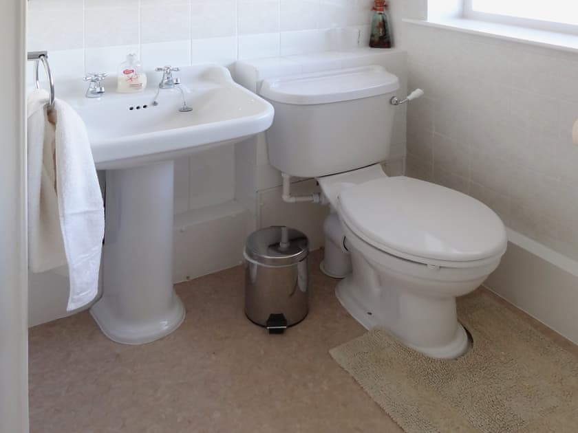 Bathroom | Avalon, Grainthorpe, nr. Louth