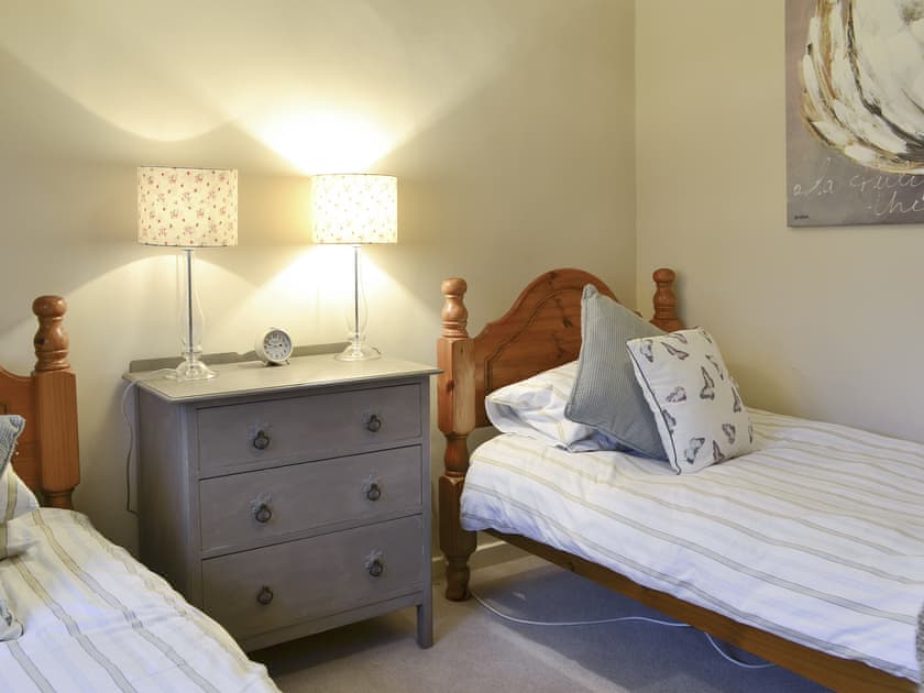 Good-sized twin bedroom | Foulden Hill Farm Cottage, Foulden
